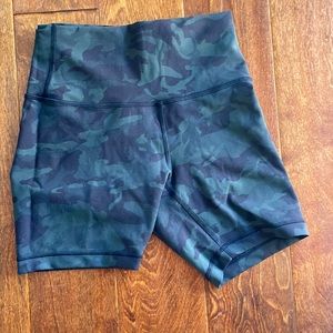 Lululemon Wunder train high rise short 6” size 6 in camp
